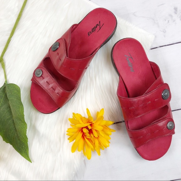 size 10 wide women's sandals